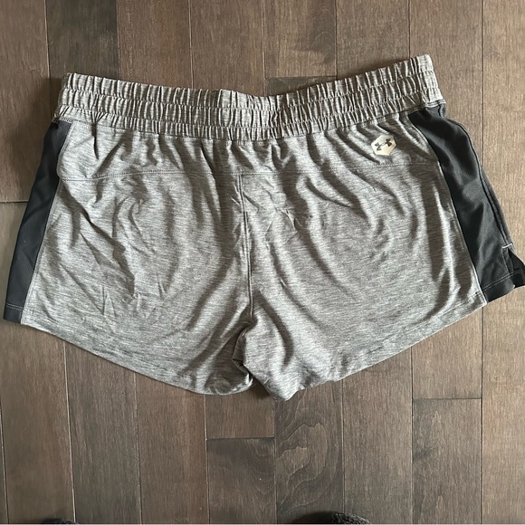 Under Armour Running Shorts - Picture 6 of 7